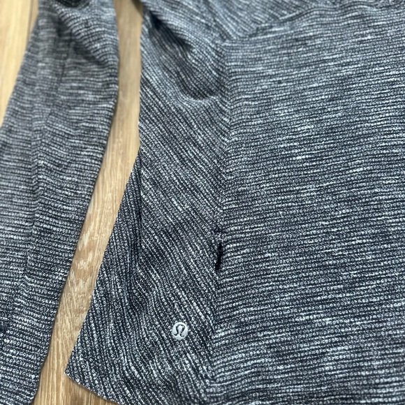 Lululemon Women's Gray Long Sleeve Top size 10 - Picture 3 of 5